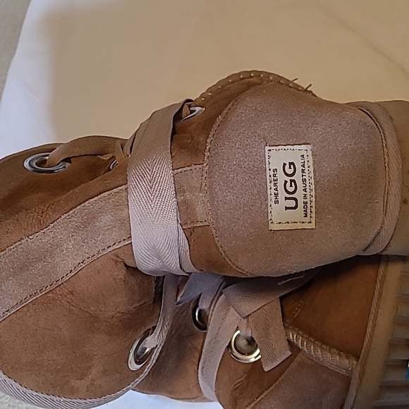 UGG Bailey Boots - Picture 4 of 7